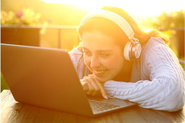 Woman is very happy to be taking an online homebuying course with MMI.